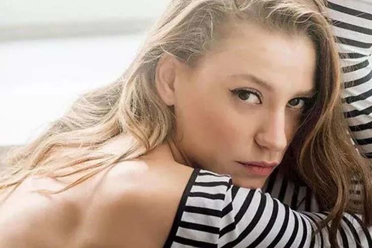 Serenay Sarıkaya tatil sezonunu açtı!