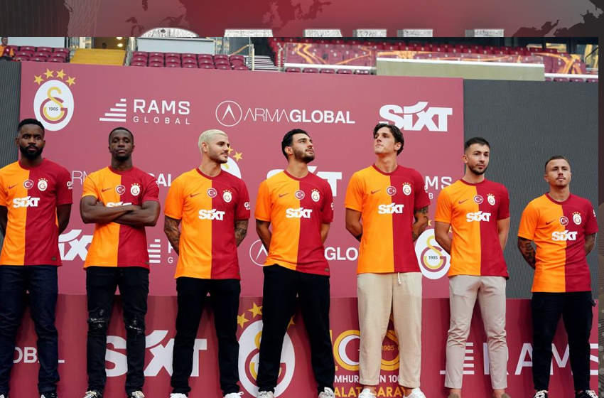 Galatasaray, yeni transferlerine taraftara açık imza töreni düzenledi