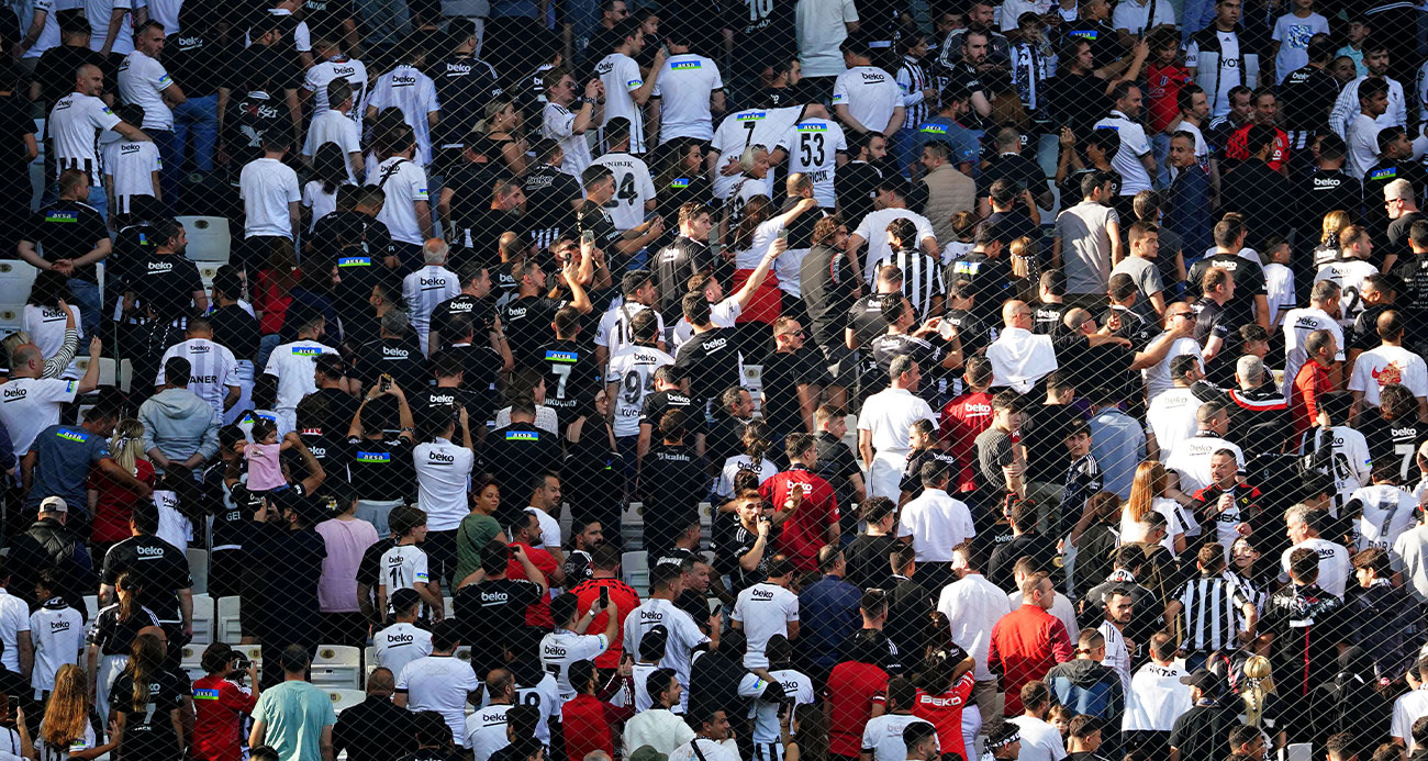  Beşiktaş taraftarından sessiz protesto!