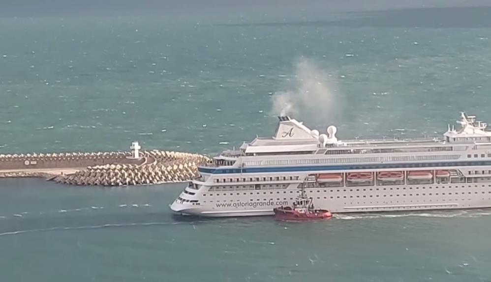 Rus turistleri taşıyan gemi Amasra'da felaketin kıyısından döndü