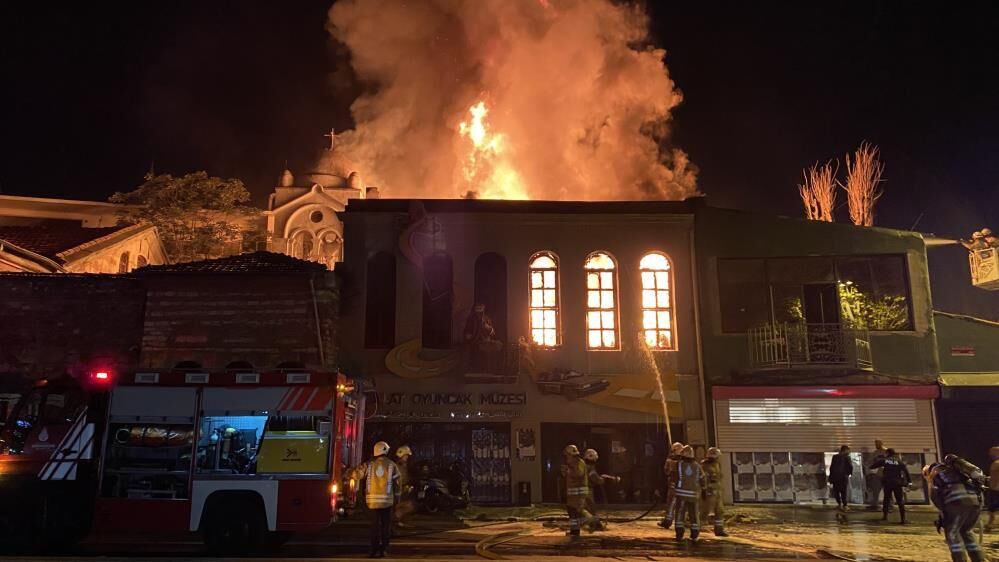 Balat'taki oyuncak müzesinde büyük yangın