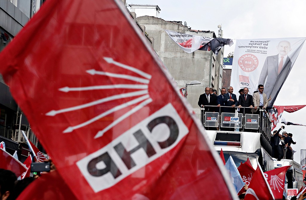 Diyarbakır'da CHP'ye şok: Parti yönetici ve üyelerinden toplu istifa