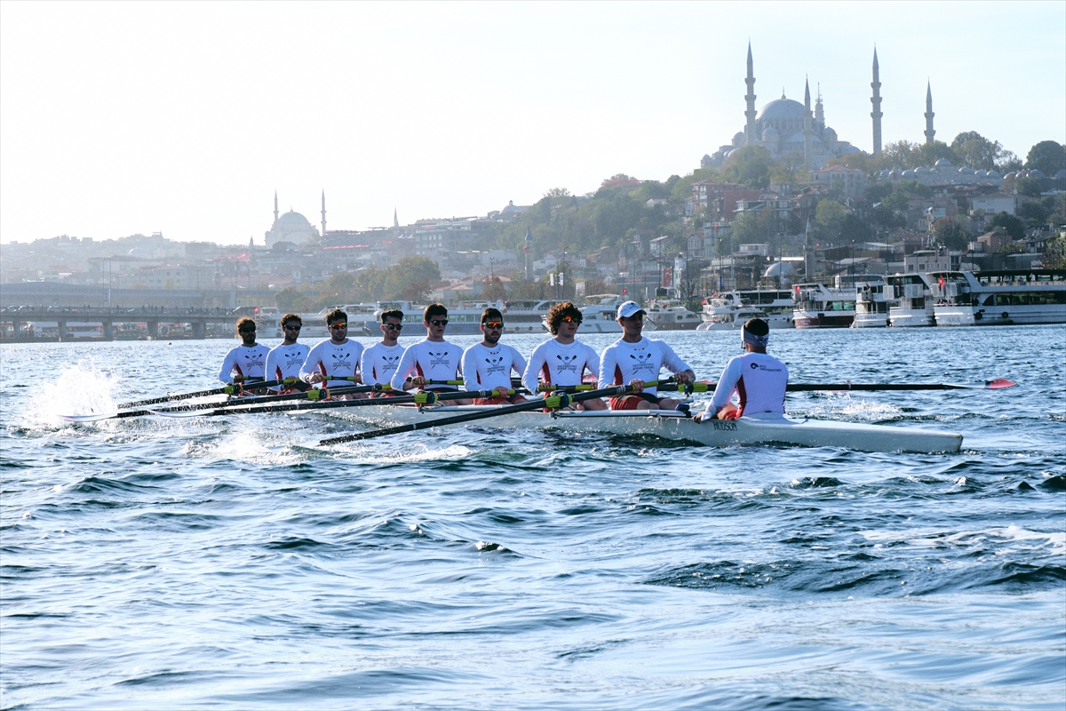 Genç sporcular 100'üncü yılında dostluk için 10'uncu kez kürek çekti