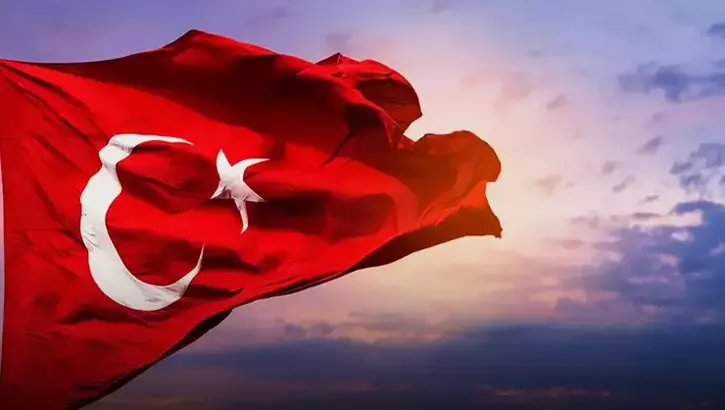 Tüm Türkiye kırmızı beyaz! Cumhuriyet'in 100. yıl kutlamaları başladı