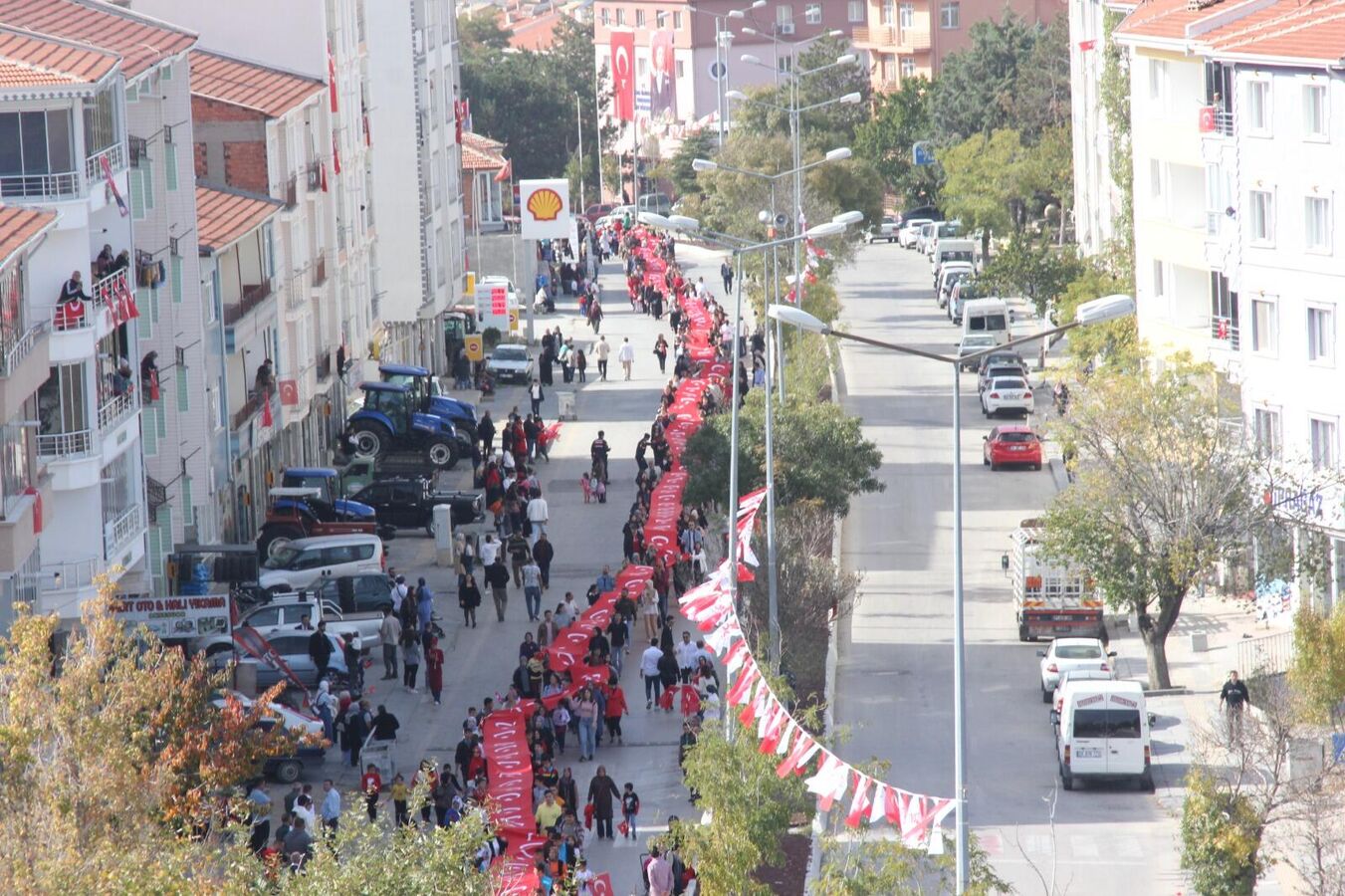 Ankaralılar dünya rekoru kırdı: 4,5 kilometrelik bayrak