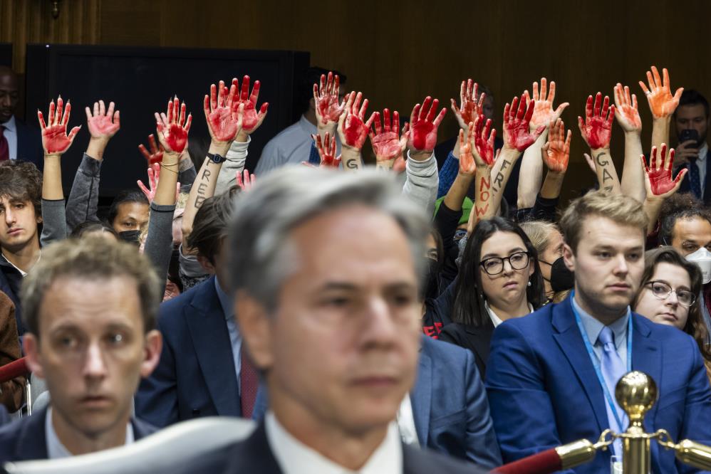 ABD Senatosu’nda savaş karşıtı protesto: 12 gözaltı