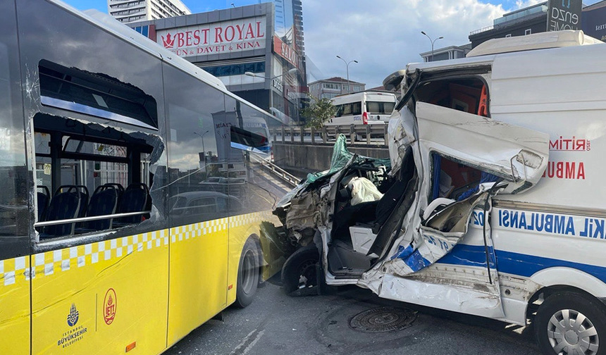 Avcılar'da feci kaza! İETT otobüsü kaza yaptı...