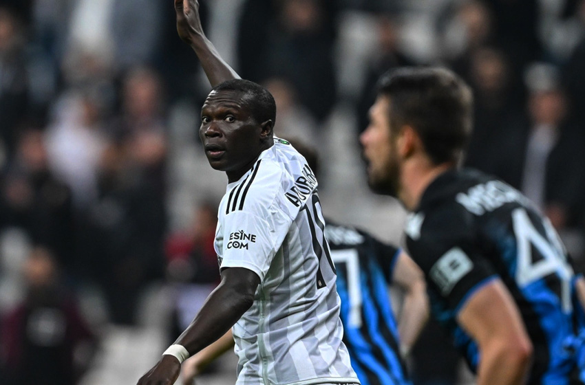 Hasan Arat hata yapmadı! Aboubakar'ın biletini kesti