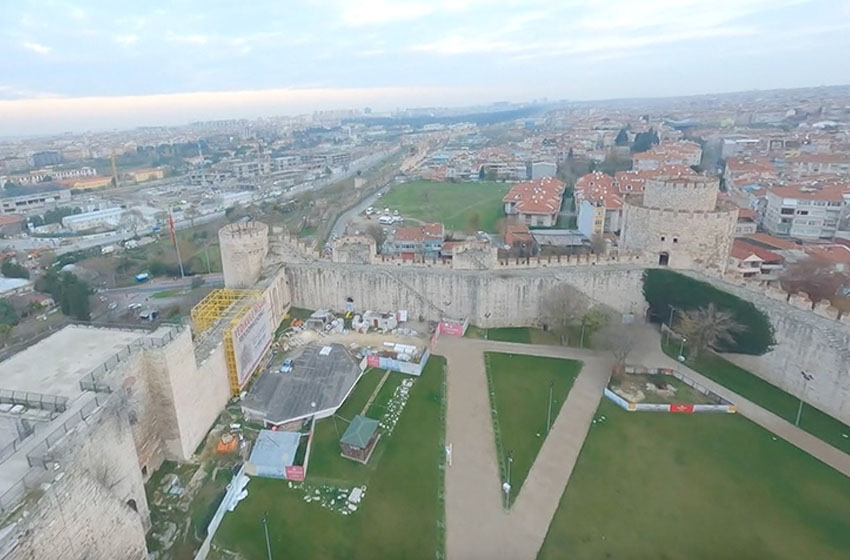 Türkiye'nin en eski açık hava müzelerinden Yedikule Hisarı, FPV dronla görüntülendi