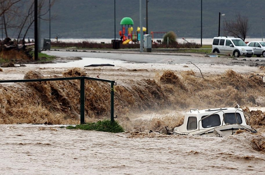 Çanakkale'de sağanak nedeniyle Kepez Çayı taştı