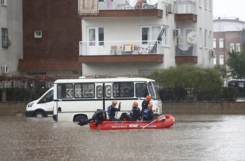 Antalya'daki şiddetli yağışta 1 kişi hayatını kaybetti