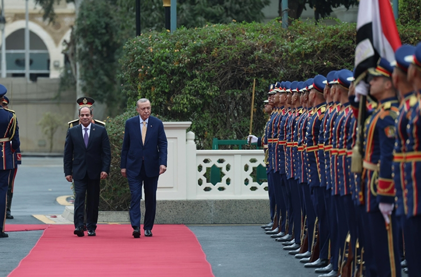 Cumhurbaşkanı Erdoğan Mısır'da resmi törenle karşılandı