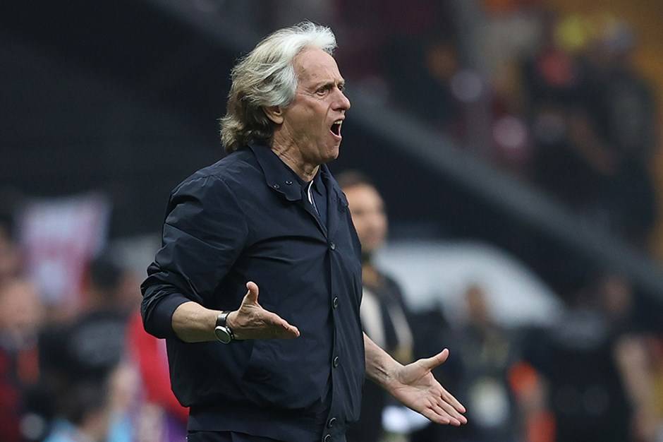 Jorge Jesus çifte şampiyonluğa koşuyor