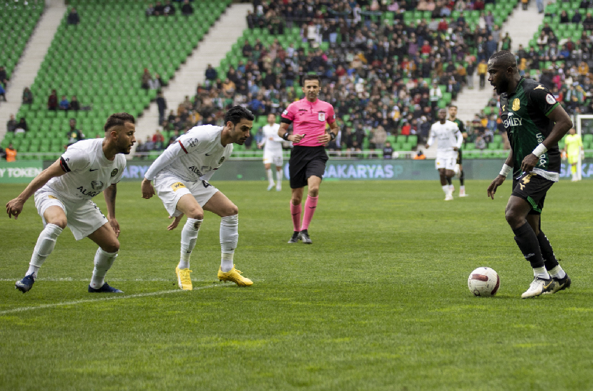 Sakaryaspor 3 golle güldü.