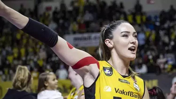 Vakıfbank 3-1 kazandı! Zehra Güneş’in yüzü güldü