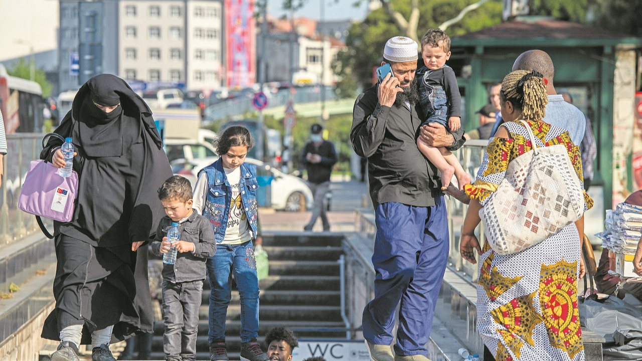 SON DAKİKA | Bakan açıkladı! İstanbul’da kaç yabancı var?