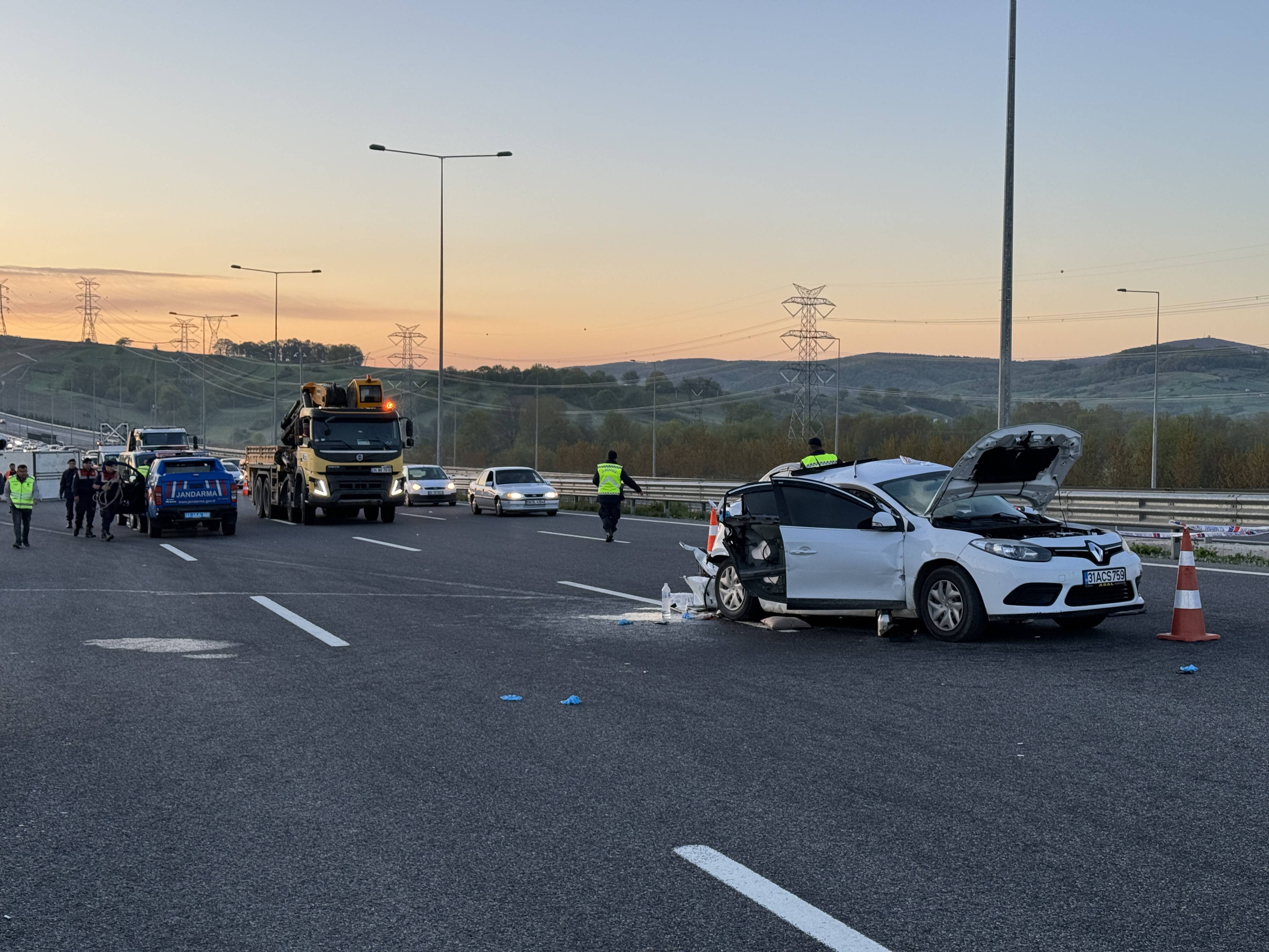 Kuzey Marmara otoyolunda feci kaza! 2 ölü 4 yaralı