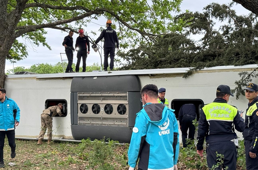 Kırklareli'nde yolcu otobüsü devrildi!