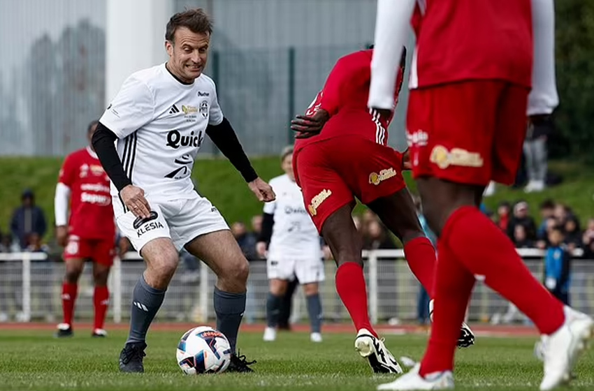 Cumhurbaşkanı Macron futbol oynadı! 'Çalım manyağı' oldu