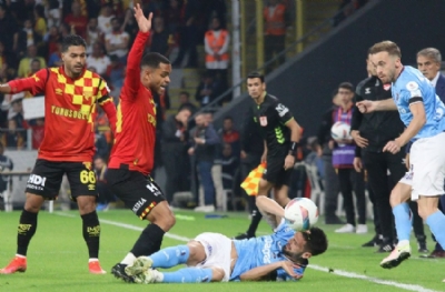 Göztepe 10 kişi ile Trabzon'u 90+2 de devirdi!